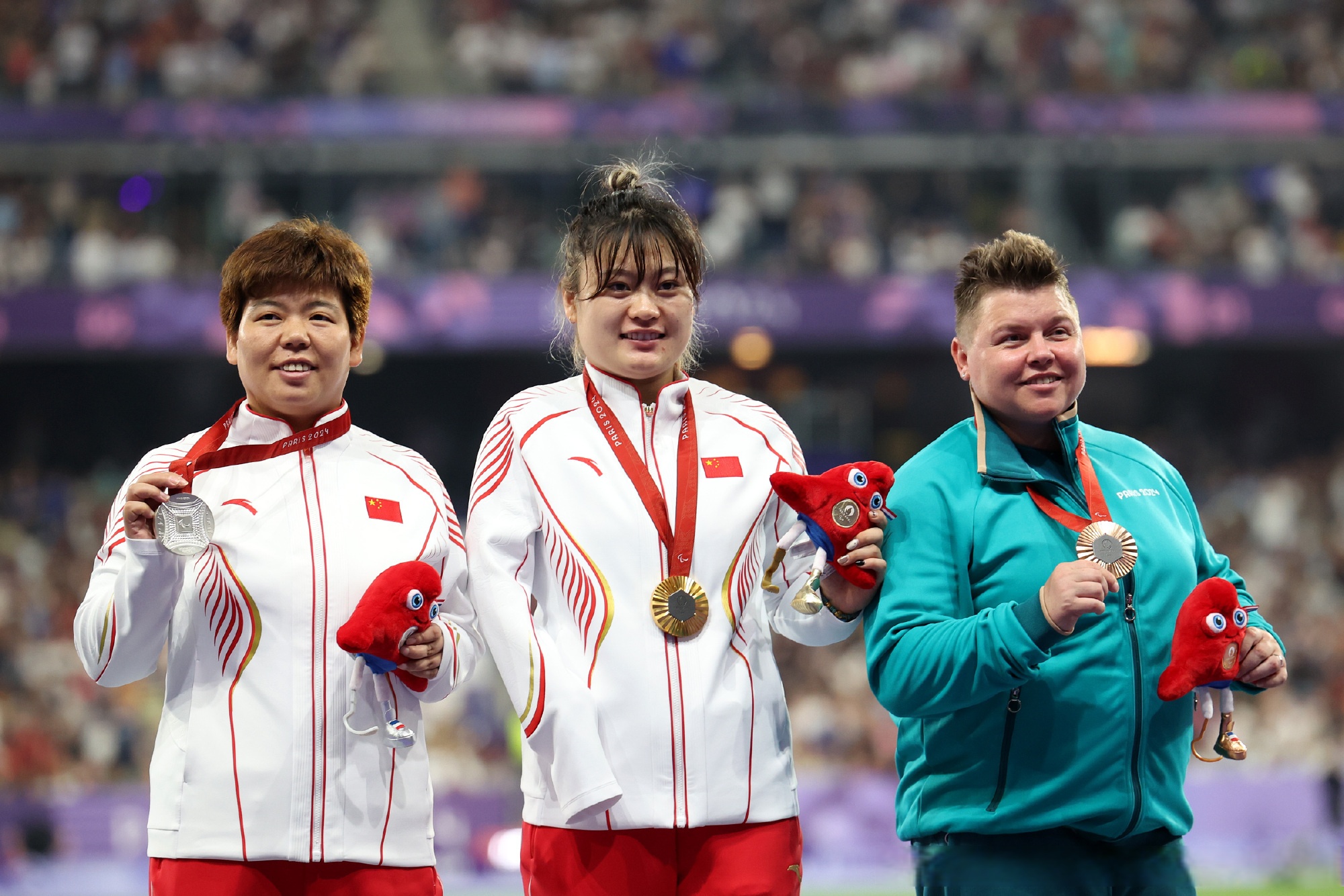 瑞典铅球选手勇夺冠军，体育殿堂(瑞典铅球选手勇夺冠军,体育殿堂视频)