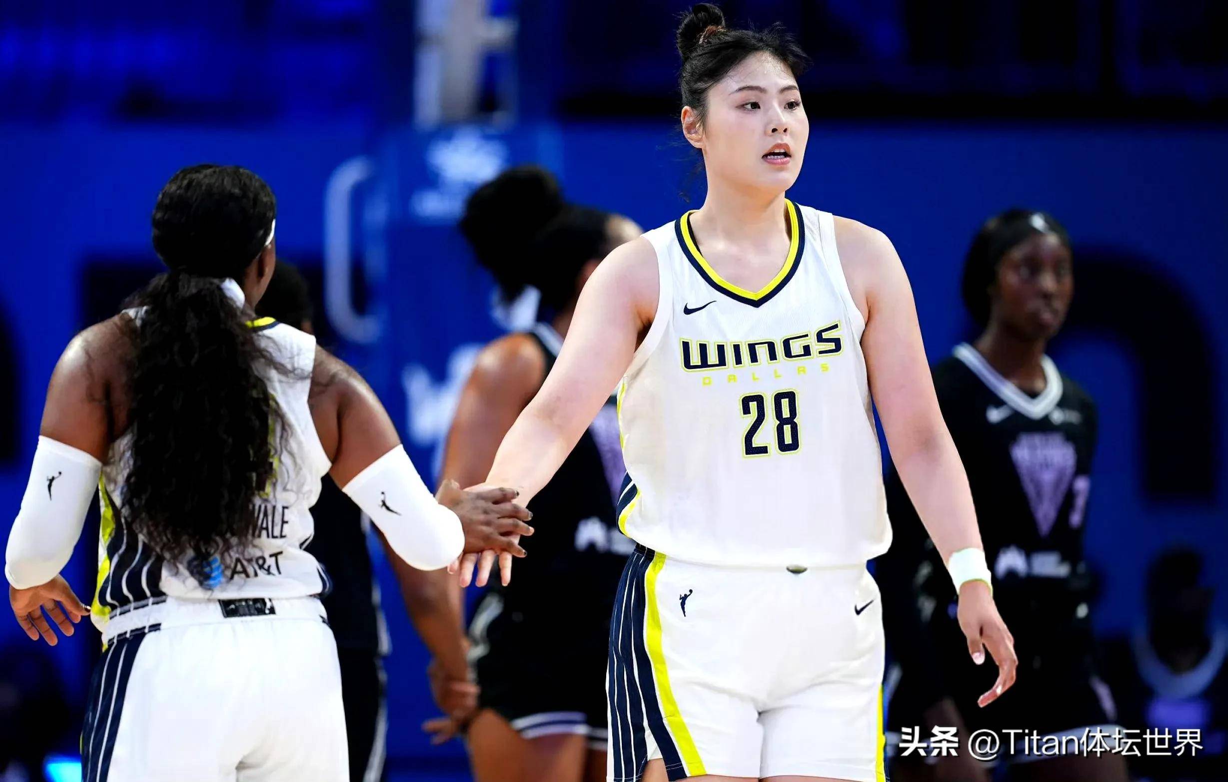 李月汝战旧主砍两双4记三分创WNBA生涯新高