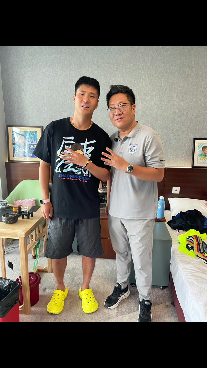 前大连人后卫加盟中甲赵明剑涵瑀首训获赞：帮家乡多一支职业球队的简单介绍