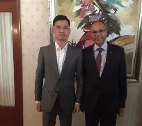 包含多特前主席尼鲍姆转型作家，新书《白宫出的词条