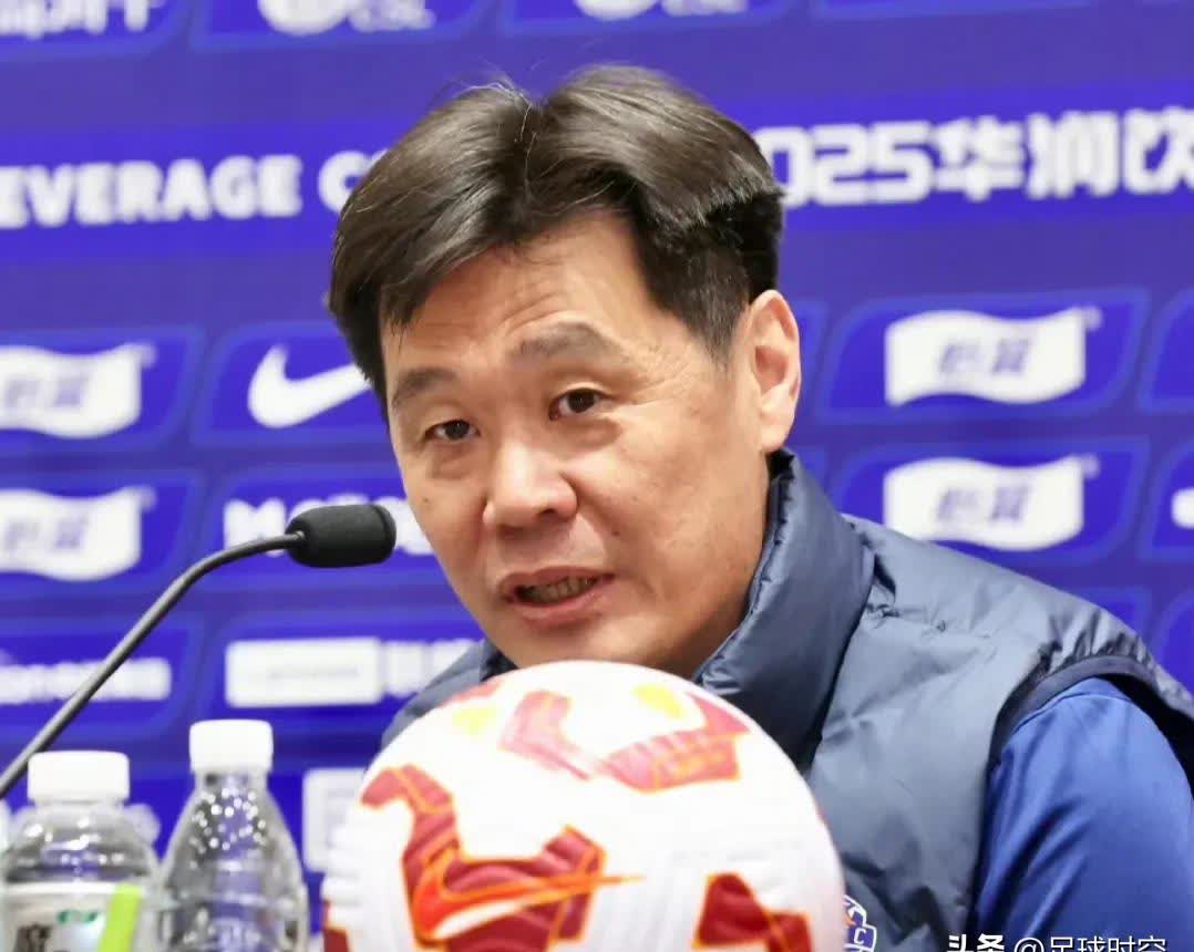 海牛后防送大礼，三镇2-0拼下保级战，李霄鹏苦笑一只脚踏入中甲的简单介绍